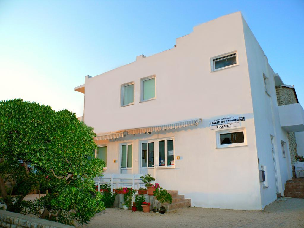 Apartments Panonija Novalja Bagian luar foto
