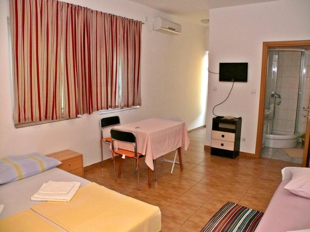 Apartments Panonija Novalja Bagian luar foto